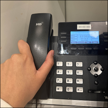 A diagram showing how the circuit would be incorporated into the desk phone
